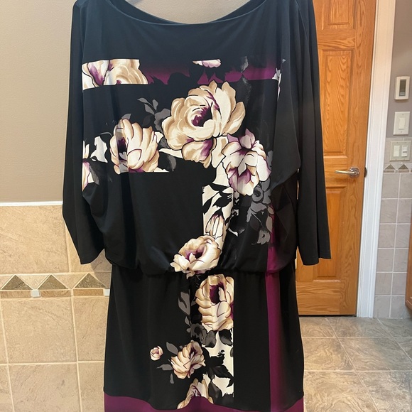 NWOT White House Black Markey dress. 3/4 length sleeves…..size M - Picture 2 of 3